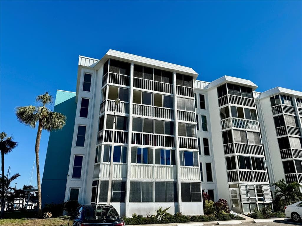 4908 38TH WAY S UNIT 504 ST PETERSBURG, FL 33711