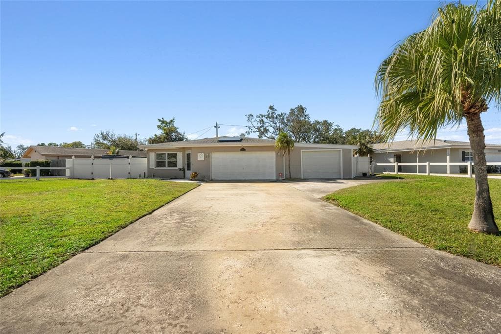 10600 ORANGE BLOSSOM LANE SEMINOLE, FL 33772