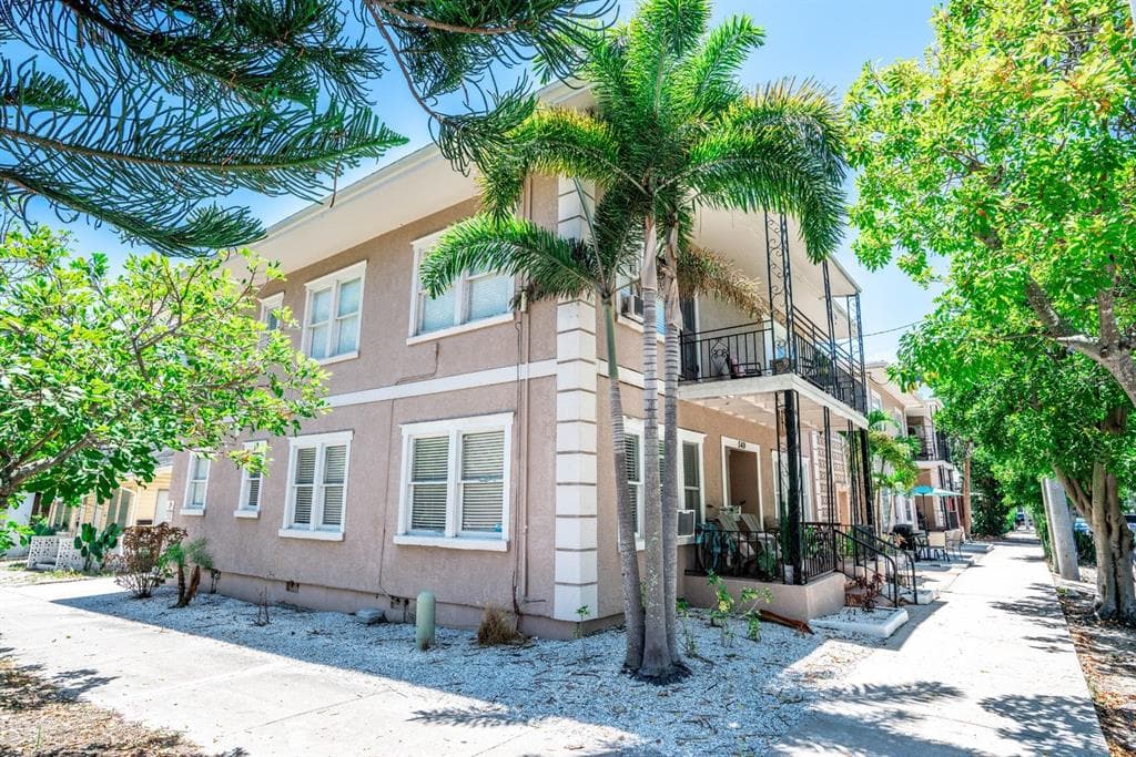 533 2ND STREET N UNIT 1/2 ST PETERSBURG, FL 33701