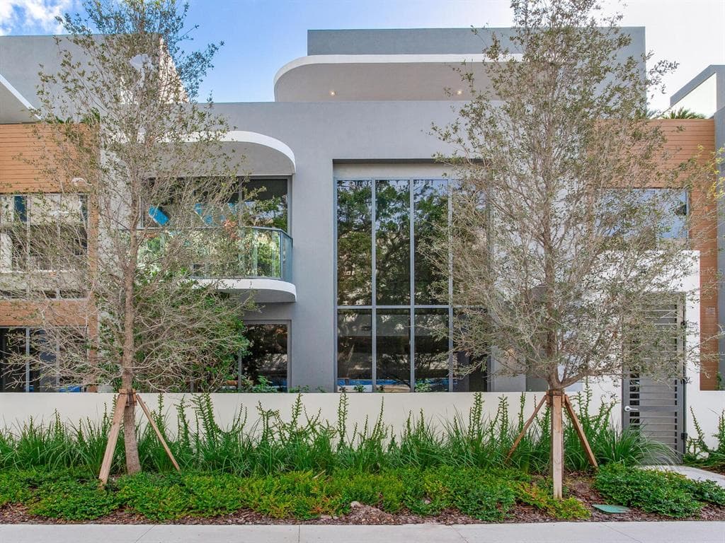 3020 W SANTIAGO STREET UNIT 4 TAMPA, FL 33629