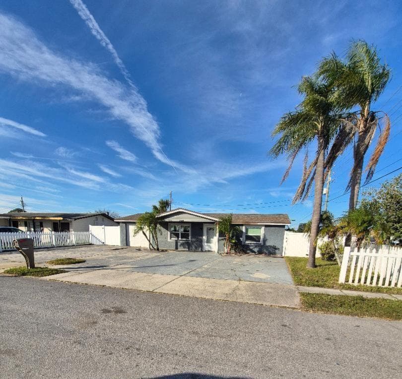 3445 BEDFORD STREET HOLIDAY, FL 34690