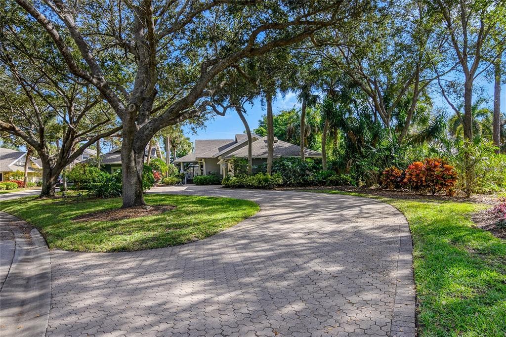 52 GOLF COTTAGE DRIVE NAPLES, FL 34105
