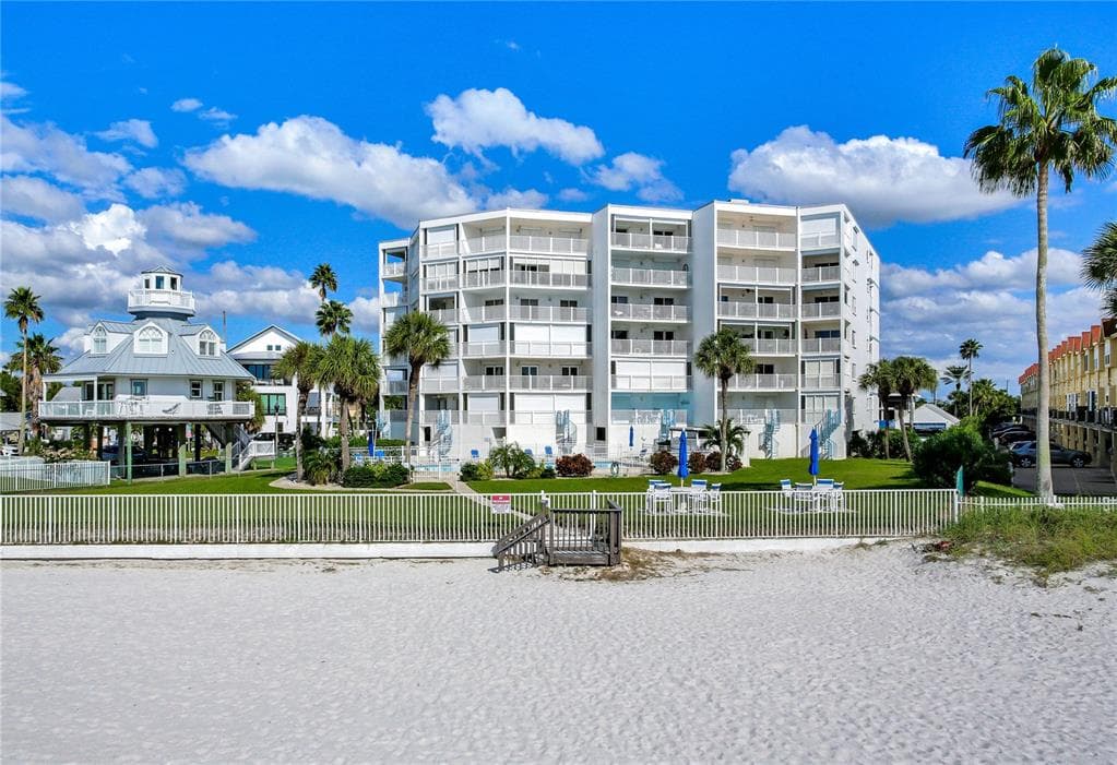 17980 GULF BOULEVARD UNIT 103 REDINGTON SHORES, FL 33708