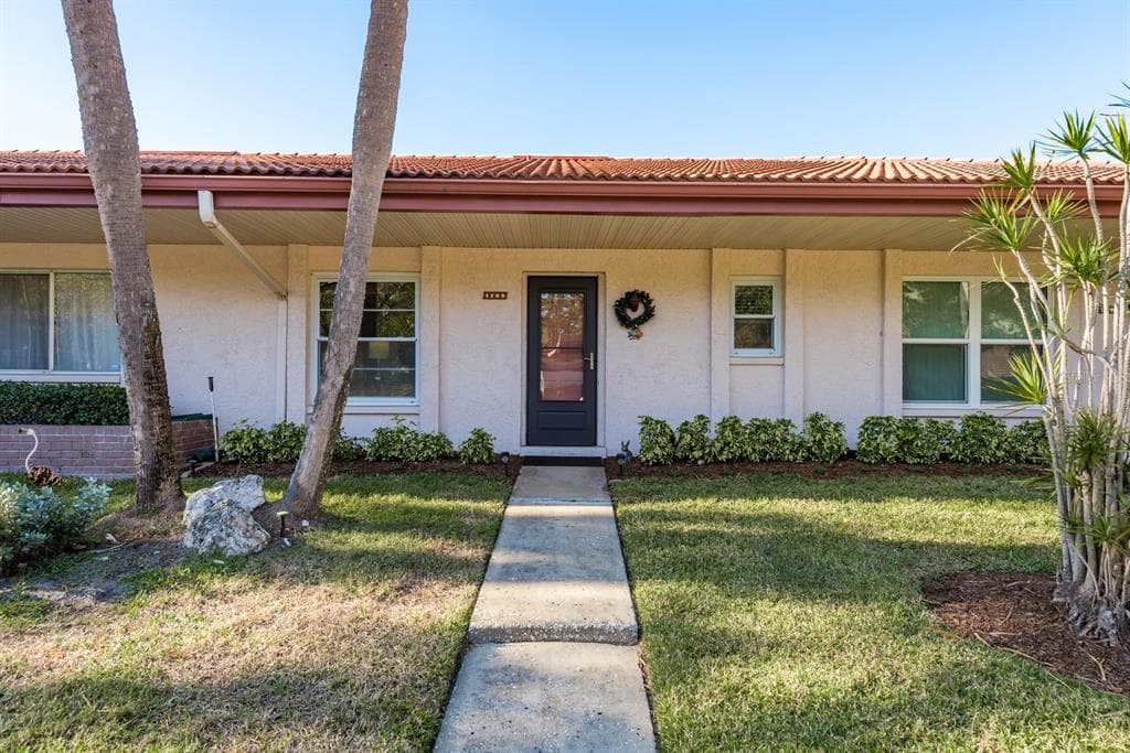 1106 MONTROSE PLACE UNIT 1106