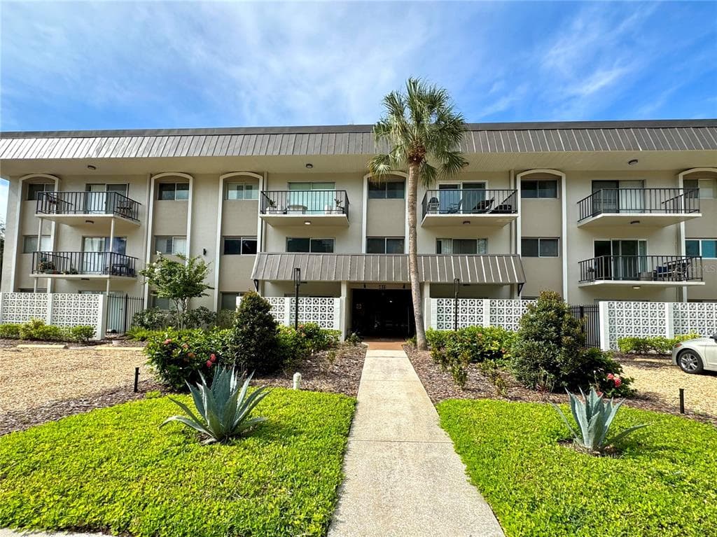 4611 W FIG STREET UNIT 106 TAMPA, FL 33609