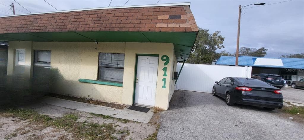 911 W WATERS AVENUE TAMPA, FL 33604