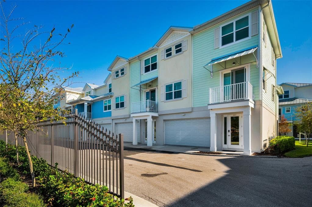 805 OAK BEND LANE