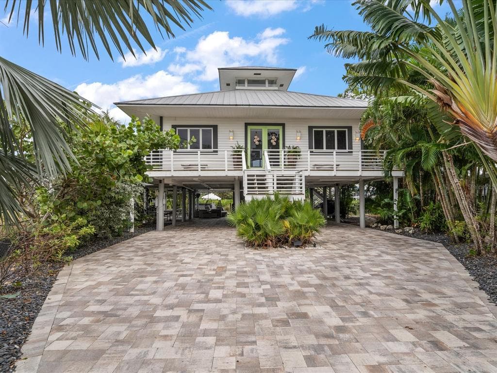 304 HILLPOINT DRIVE PALM HARBOR, FL 34683