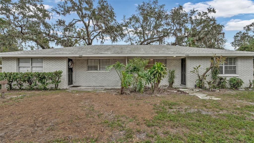 5305 OAKWOOD COURT UNIT 17 TAMPA, FL 33610