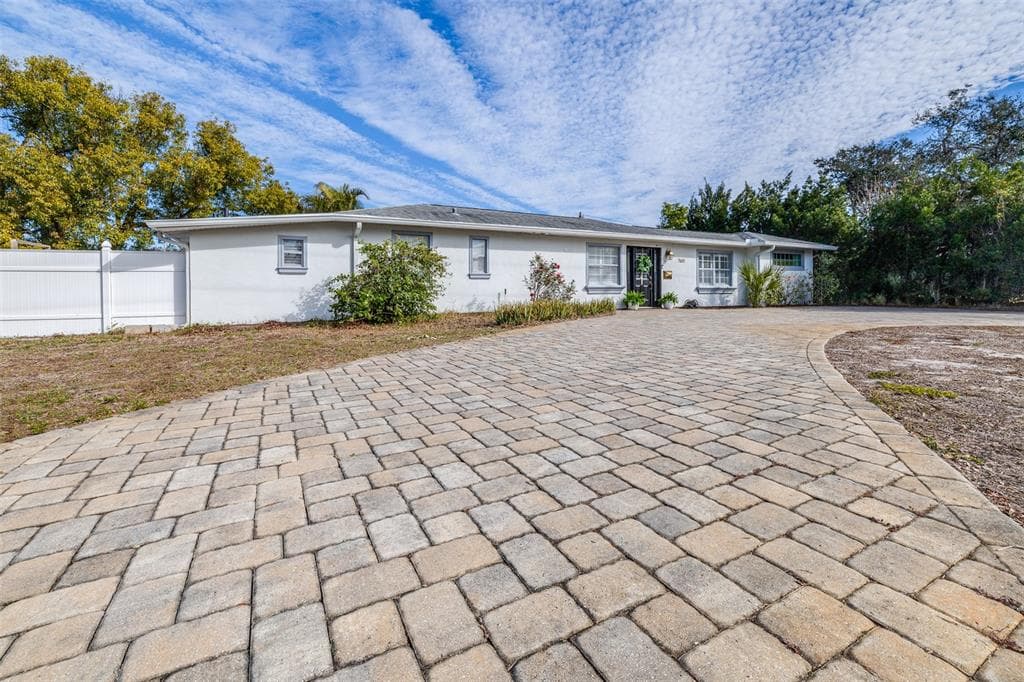 7601 9TH AVENUE N ST PETERSBURG, FL 33710