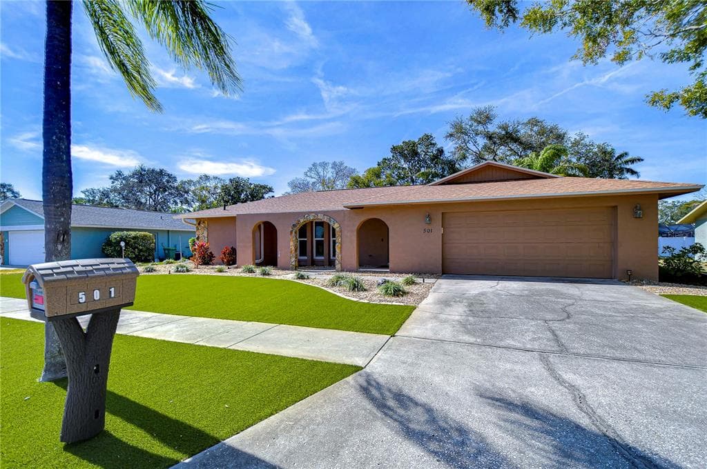 501 MERAVAN DRIVE PALM HARBOR, FL 34683