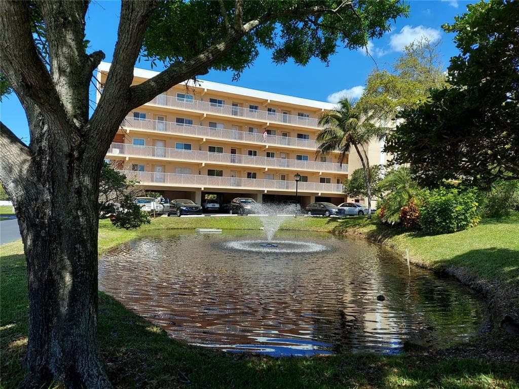 9510 HARBOR GREENS WAY UNIT 402 SEMINOLE, FL 33776