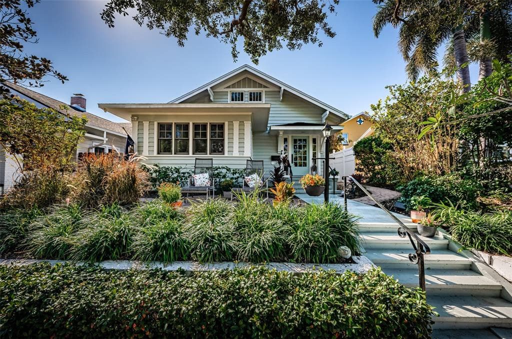136 16TH AVENUE NE ST PETERSBURG, FL 33704