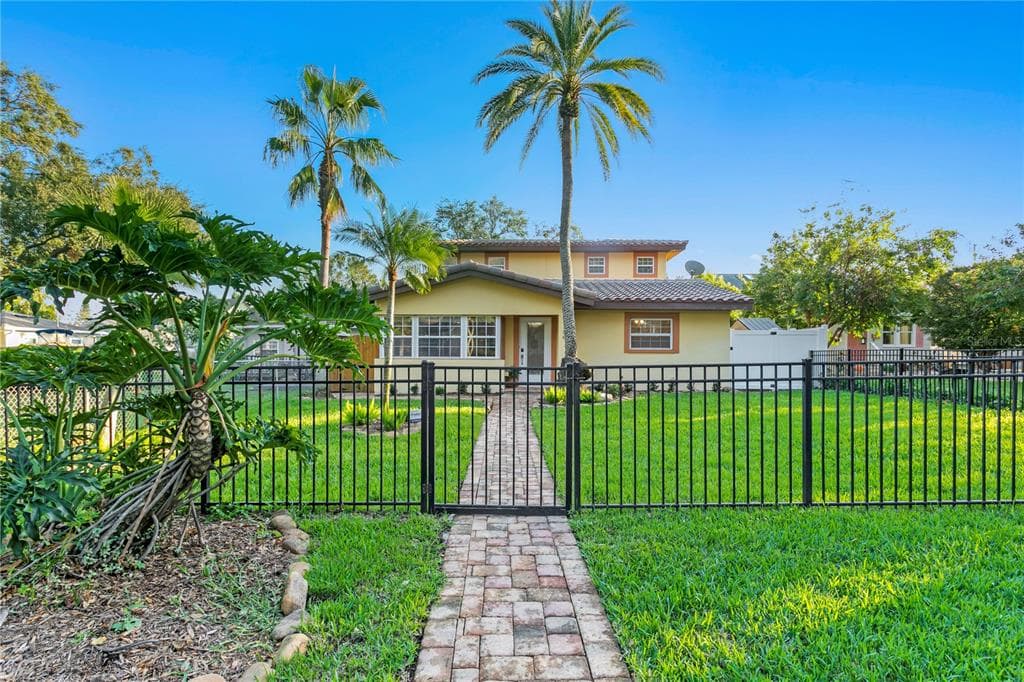 156 29TH AVENUE N ST PETERSBURG, FL 33704