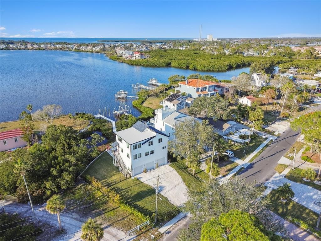 1640 SEA BREEZE DRIVE TARPON SPRINGS, FL 34689
