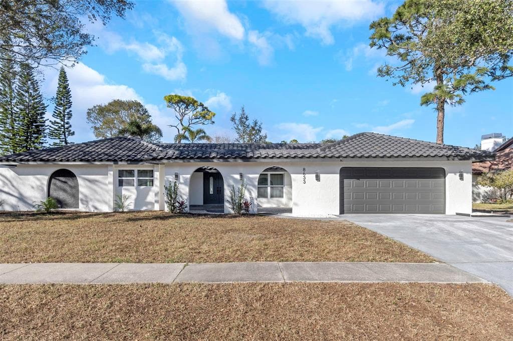 8633 LONGWOOD DRIVE SEMINOLE, FL 33777