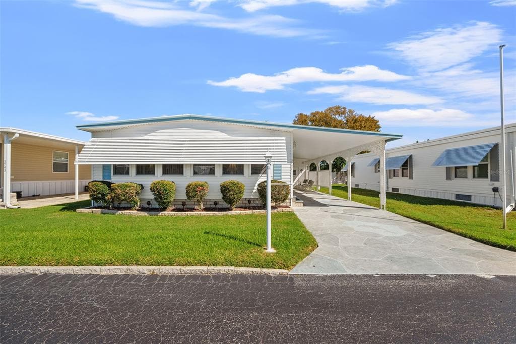 3747 LOMI LOMI DRIVE HOLIDAY, FL 34691