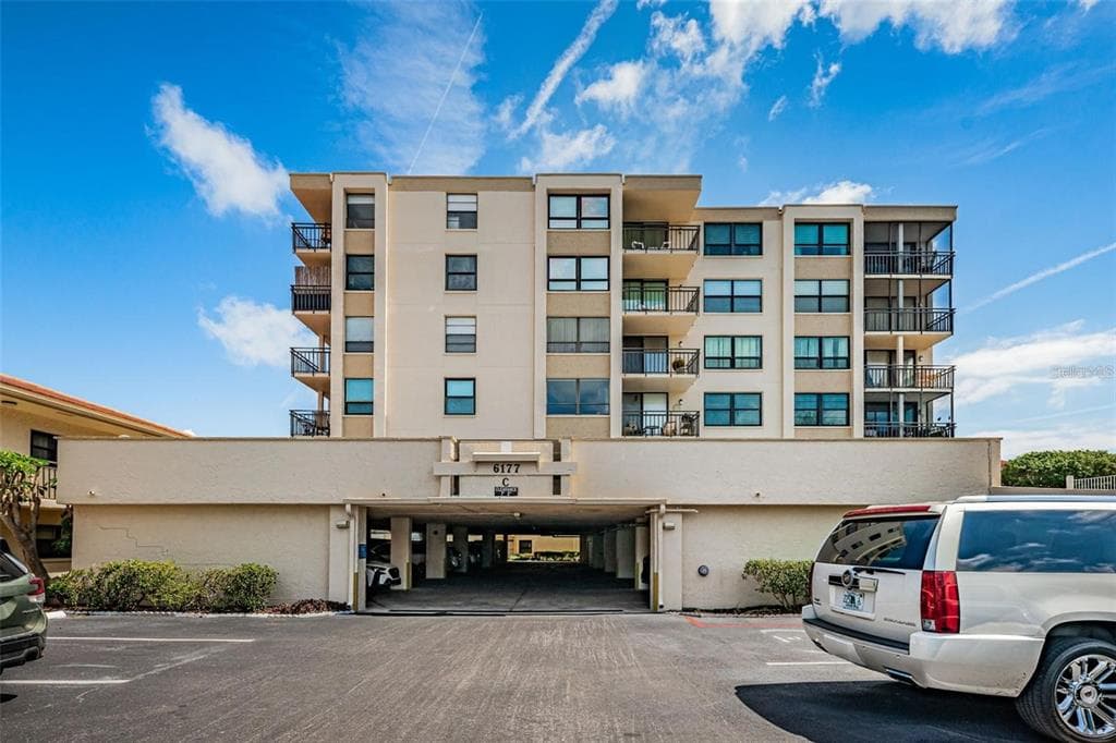6177 SUN BOULEVARD UNIT 401 ST PETERSBURG, FL 33715