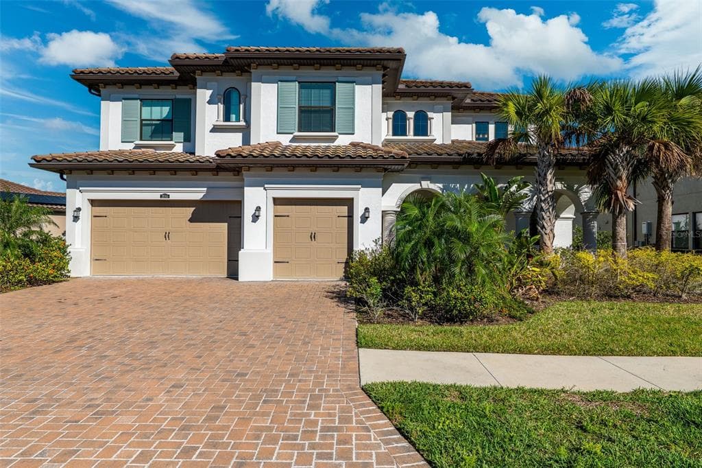 28565 PICANA LANE WESLEY CHAPEL, FL 33543