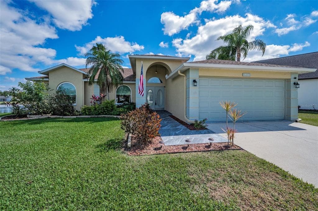 811 CHRISTINA CIRCLE OLDSMAR, FL 34677