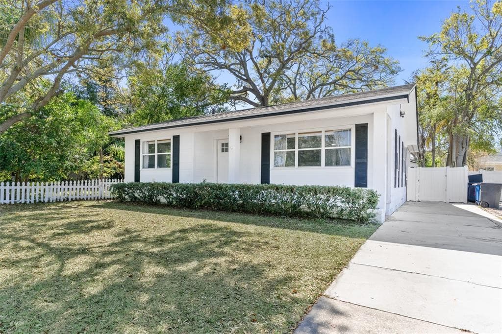 907 JONES ST CLEARWATER, FL 33755