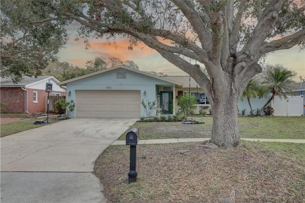 8995 BRIARWOOD DRIVE