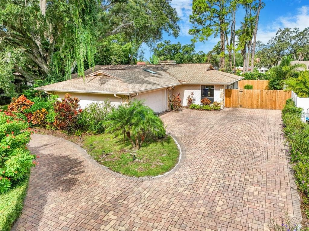 13304 MEADOWWOOD COURT TAMPA, FL 33618
