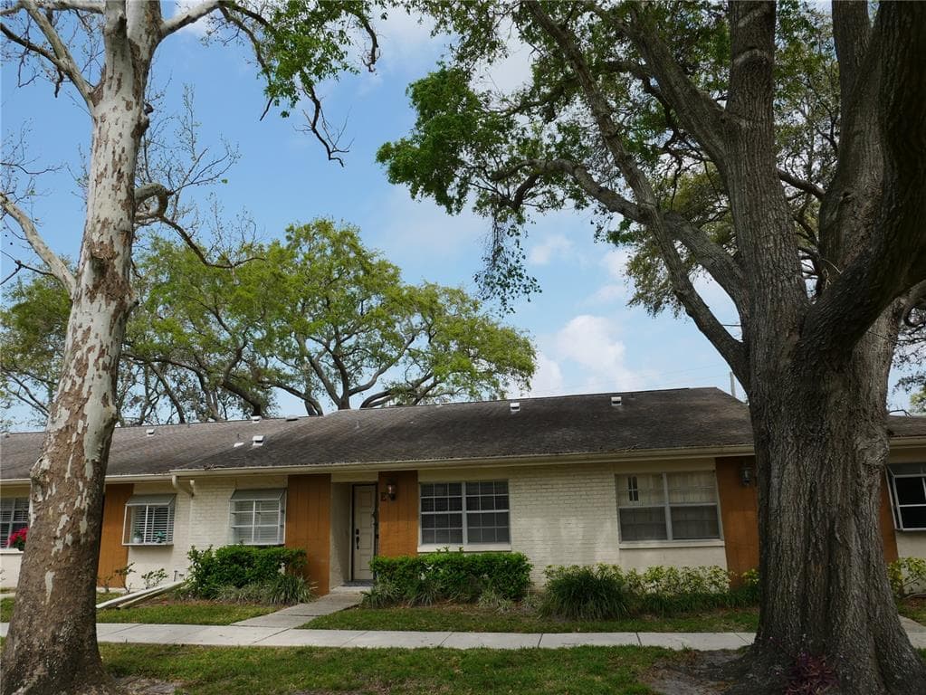 2297 LARK CIRCLE E UNIT E PALM HARBOR, FL 34684