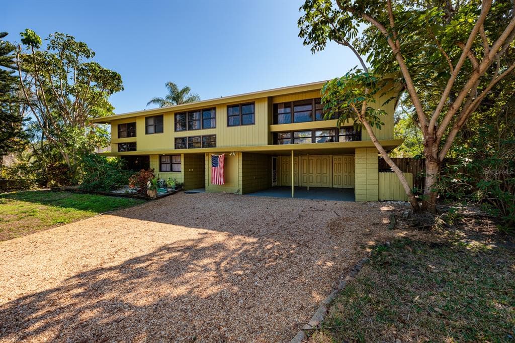 724 69TH AVENUE S ST PETERSBURG, FL 33705