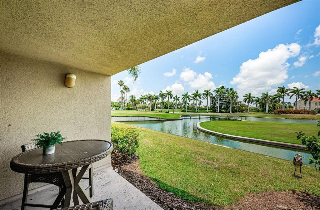 5900 BAHIA DEL MAR CIRCLE UNIT 137 ST PETERSBURG, FL 33715