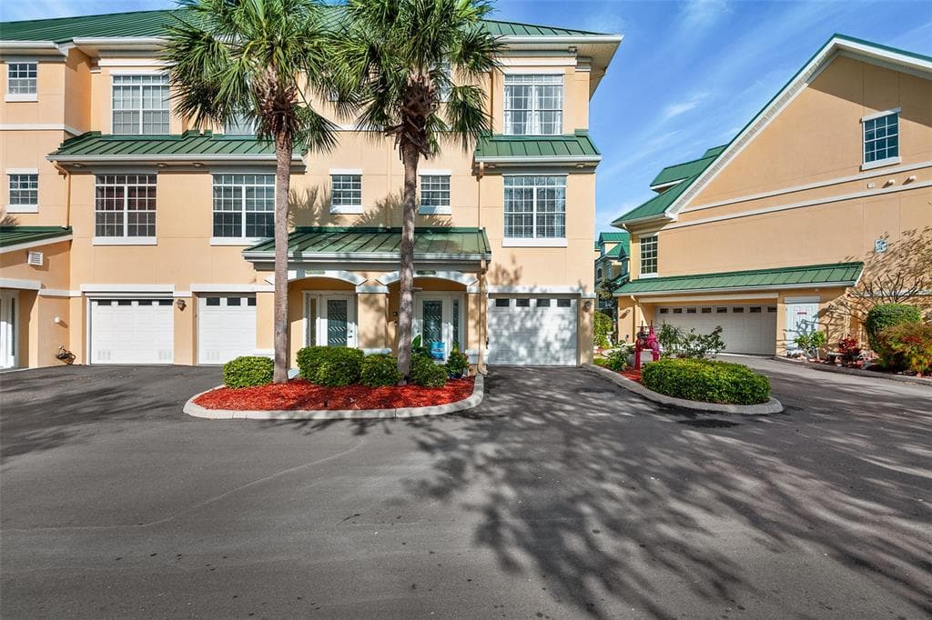 6327 SUNSET BAY CIRCLE APOLLO BEACH, FL 33572