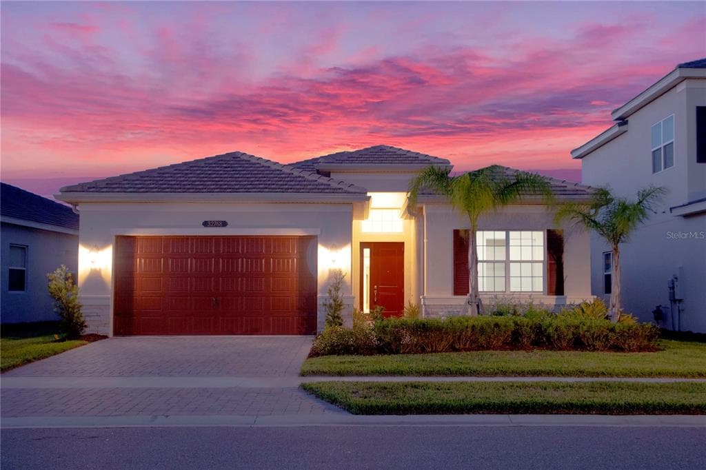 32768 TREE OF LIFE AVENUE WESLEY CHAPEL, FL 33543