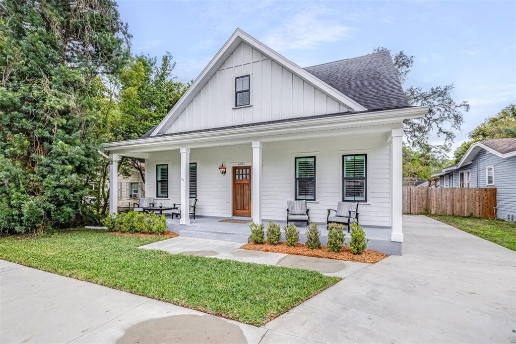 1221 E PARIS STREET TAMPA, FL 33604