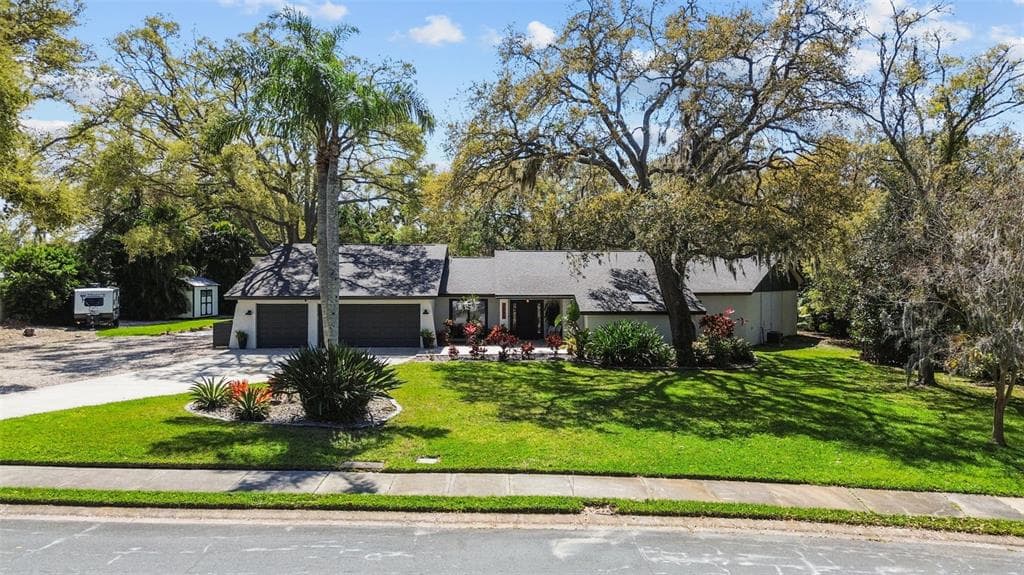 2085 LYNNWOOD COURT DUNEDIN, FL 34698