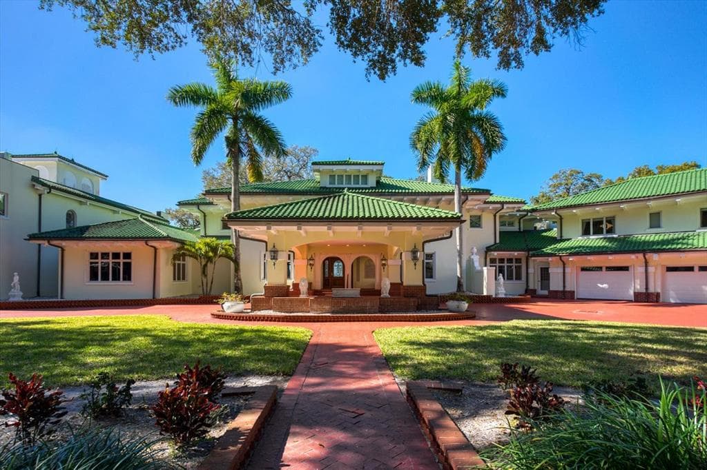 802 DRUID ROAD S CLEARWATER, FL 33756