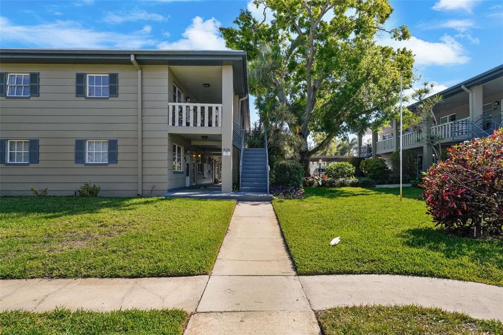 426 32ND AVENUE N UNIT 102E