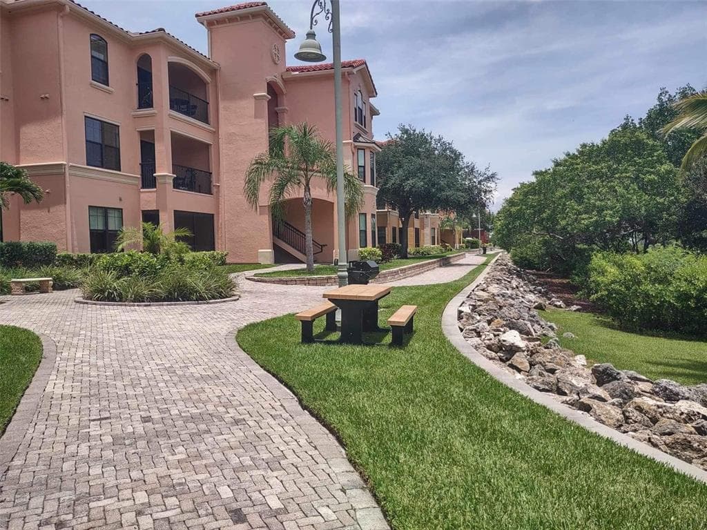 2723 VIA CAPRI UNIT 831 CLEARWATER, FL 33764