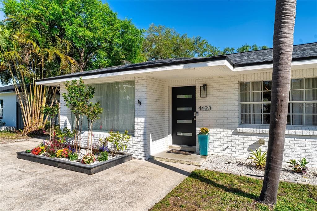 4623 W BAY VILLA AVENUE TAMPA, FL 33611