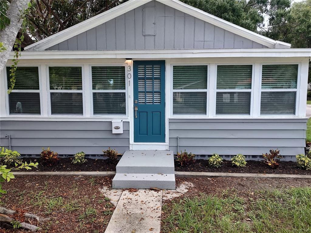 301 MYSTIC LAKE DRIVE N ST PETERSBURG, FL 33702