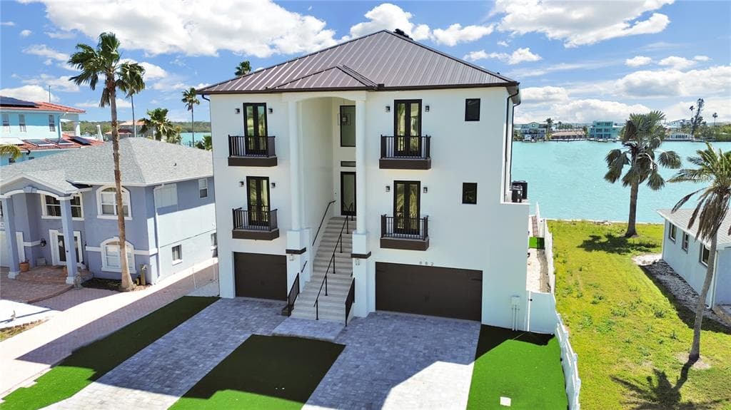882 BAY POINT DRIVE