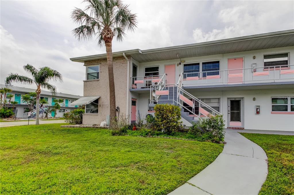 5876 21ST STREET N UNIT 10 ST PETERSBURG, FL 33714