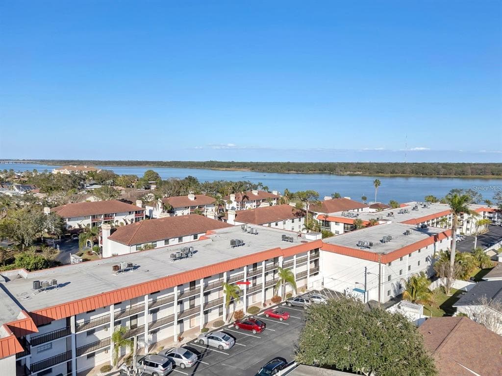 10540 77TH TERRACE UNIT 208 SEMINOLE, FL 33772