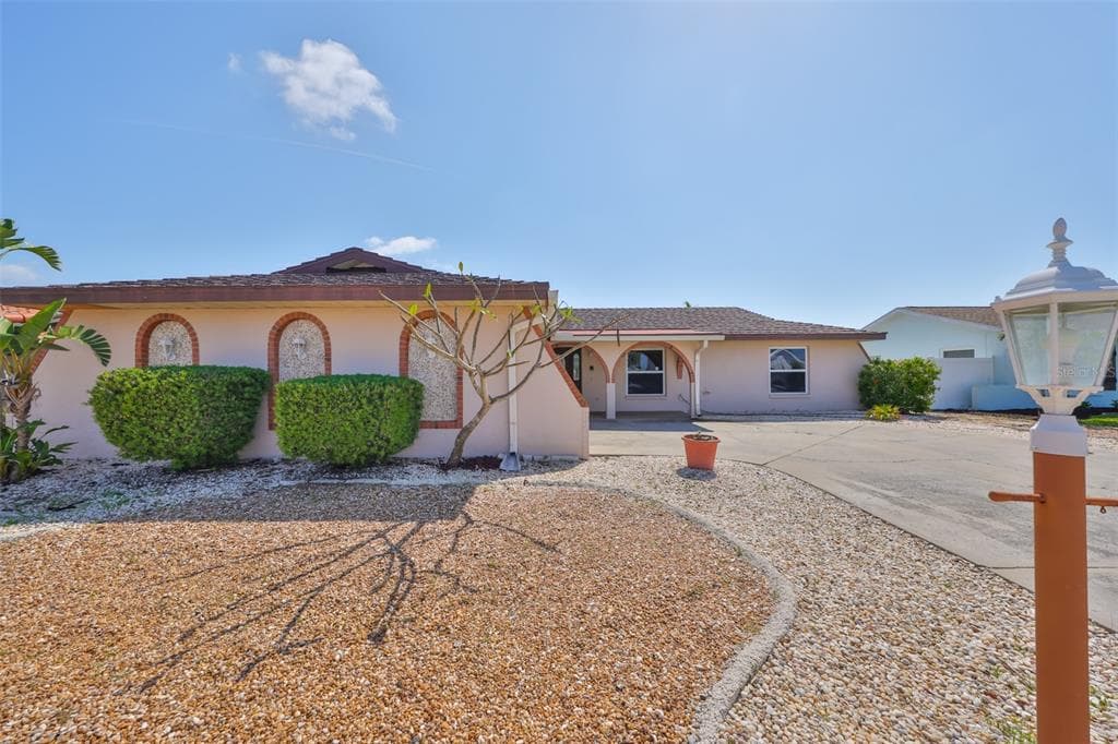 6511 SANTIAGO COURT APOLLO BEACH, FL 33572