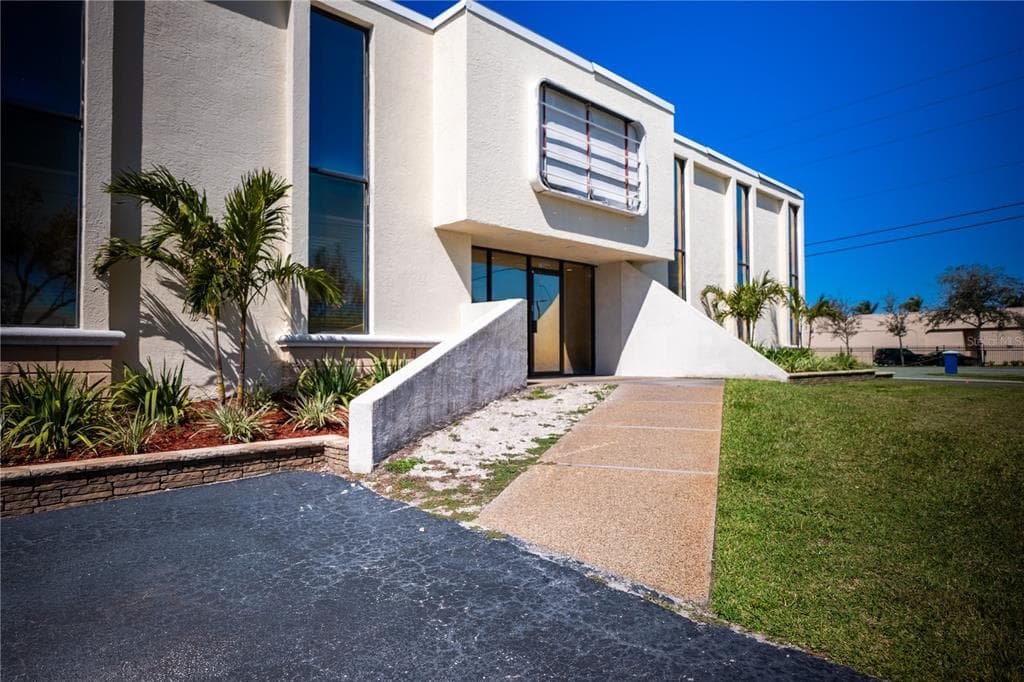 13246 38TH STREET N UNIT 101 CLEARWATER, FL 33762