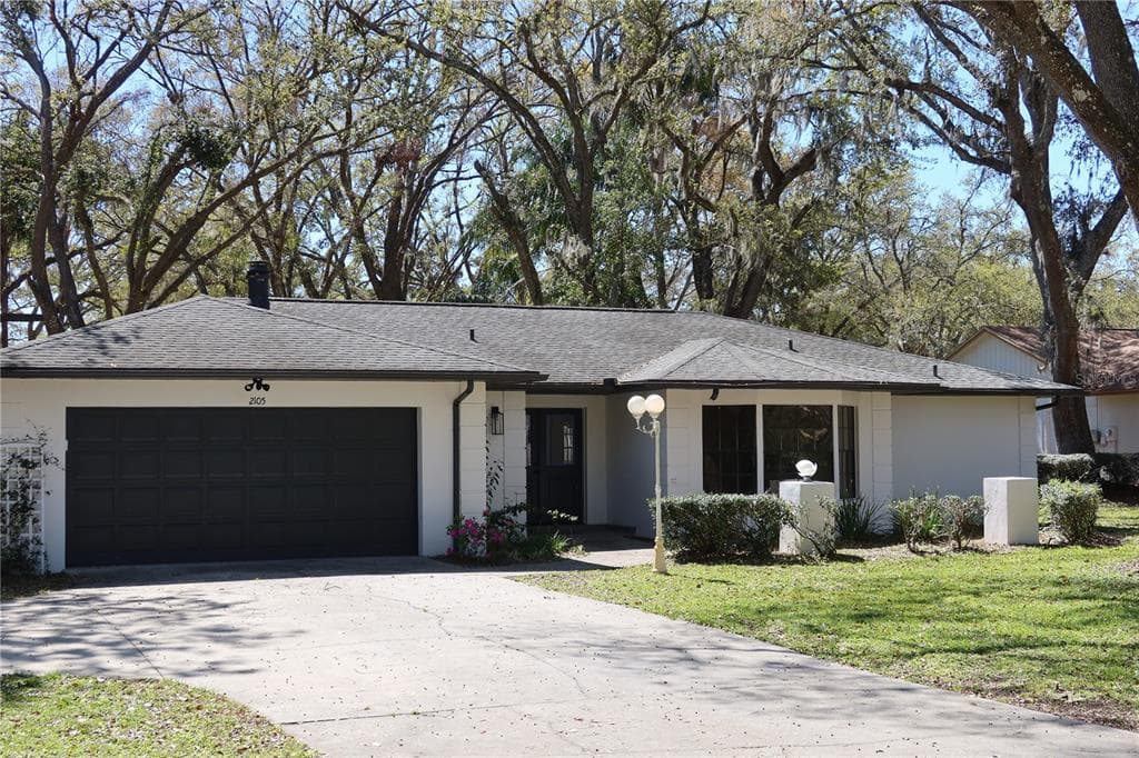 2105 CURRY ROAD LUTZ, FL 33549
