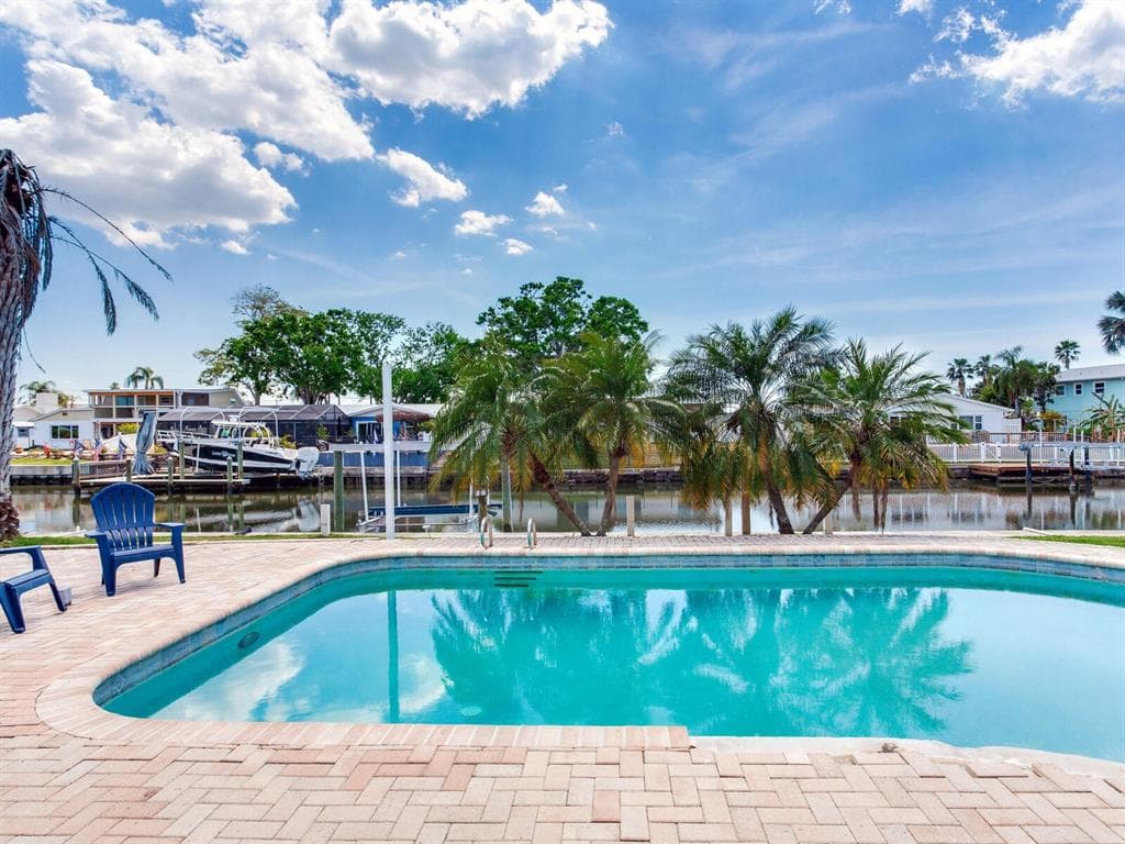 8722 HICKORYWOOD LANE TAMPA, FL 33615