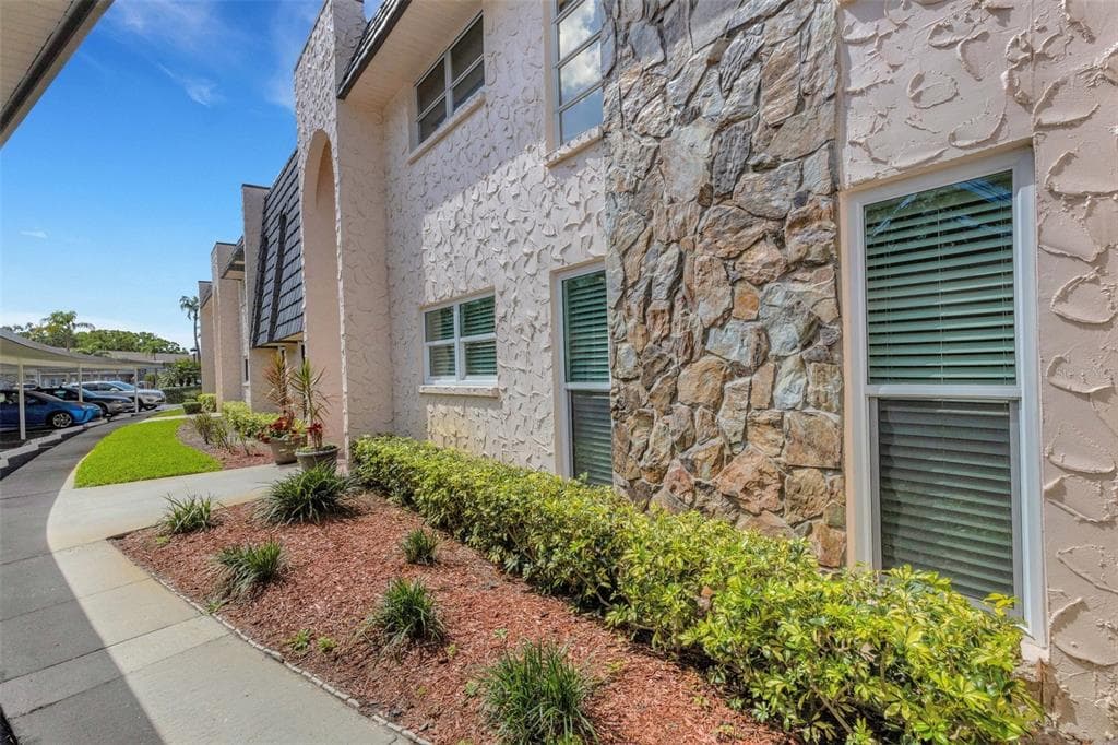 104 FERNWOOD CIRCLE UNIT 104 SEMINOLE, FL 33777