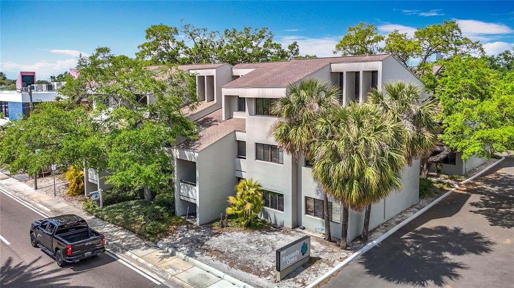3333 W KENNEDY BOULEVARD UNIT 201 TAMPA, FL 33609
