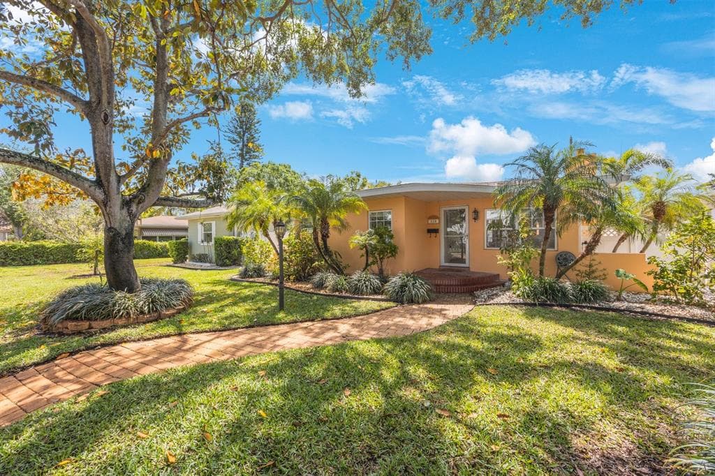 110 27TH AVENUE NE ST PETERSBURG, FL 33704
