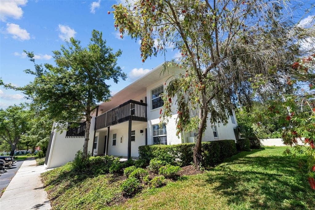 3800 34TH AVENUE S UNIT 204 ST PETERSBURG, FL 33711